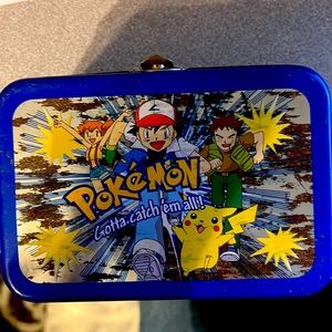 482 Pokémon Cards in Metal Case